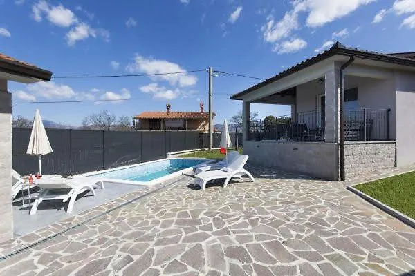 Haus Simuni Villa Kršan Vakantiehuis