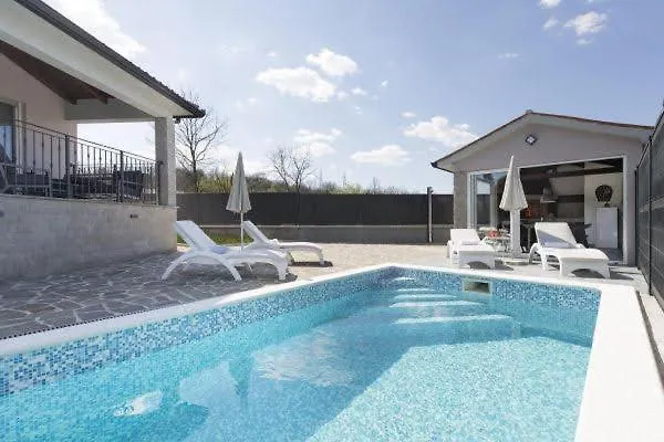 Haus Simuni Villa Kršan Vakantiehuis